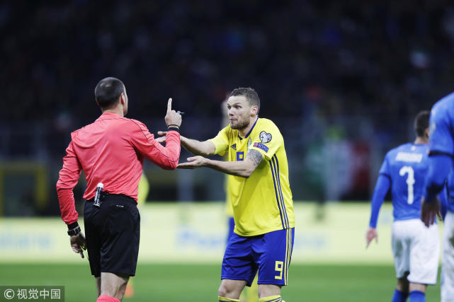 临场决策果断有效，比赛走势清晰(简述临场指挥这种决策活动的明显特征)